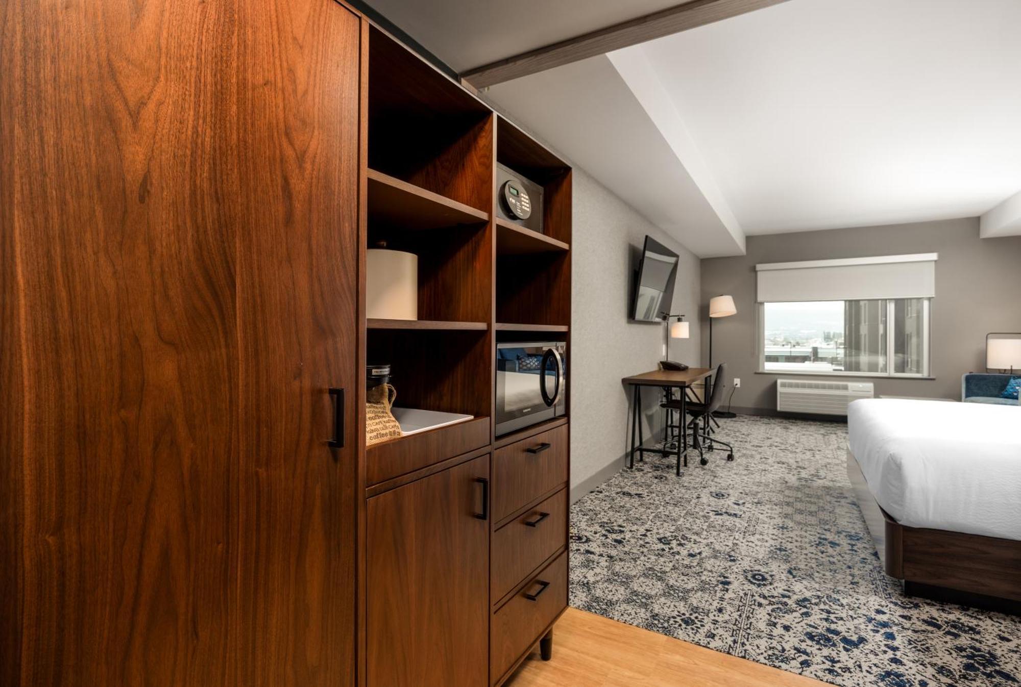 Four Points By Sheraton Kelowna Airport מראה חיצוני תמונה