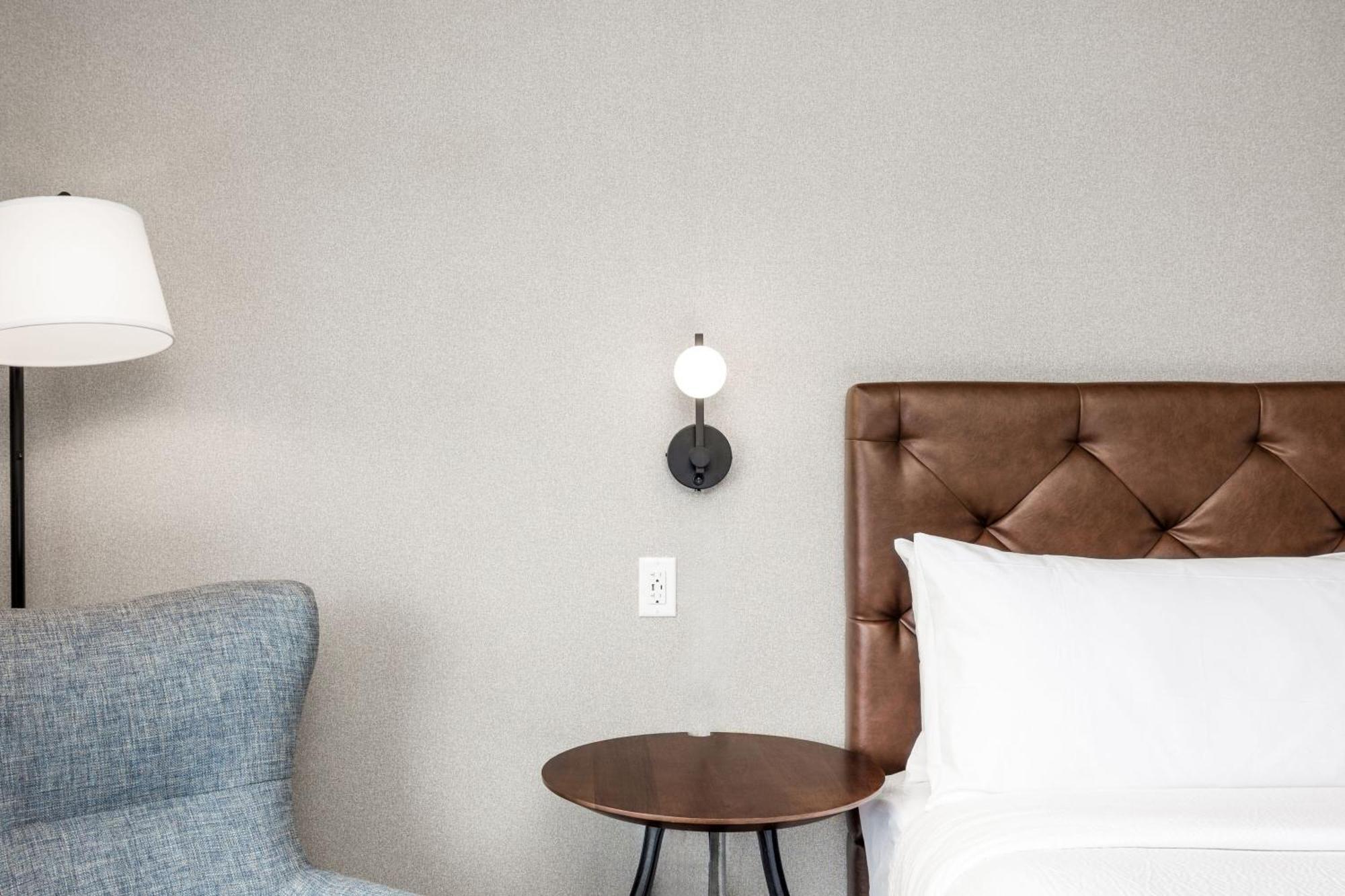 Four Points By Sheraton Kelowna Airport מראה חיצוני תמונה
