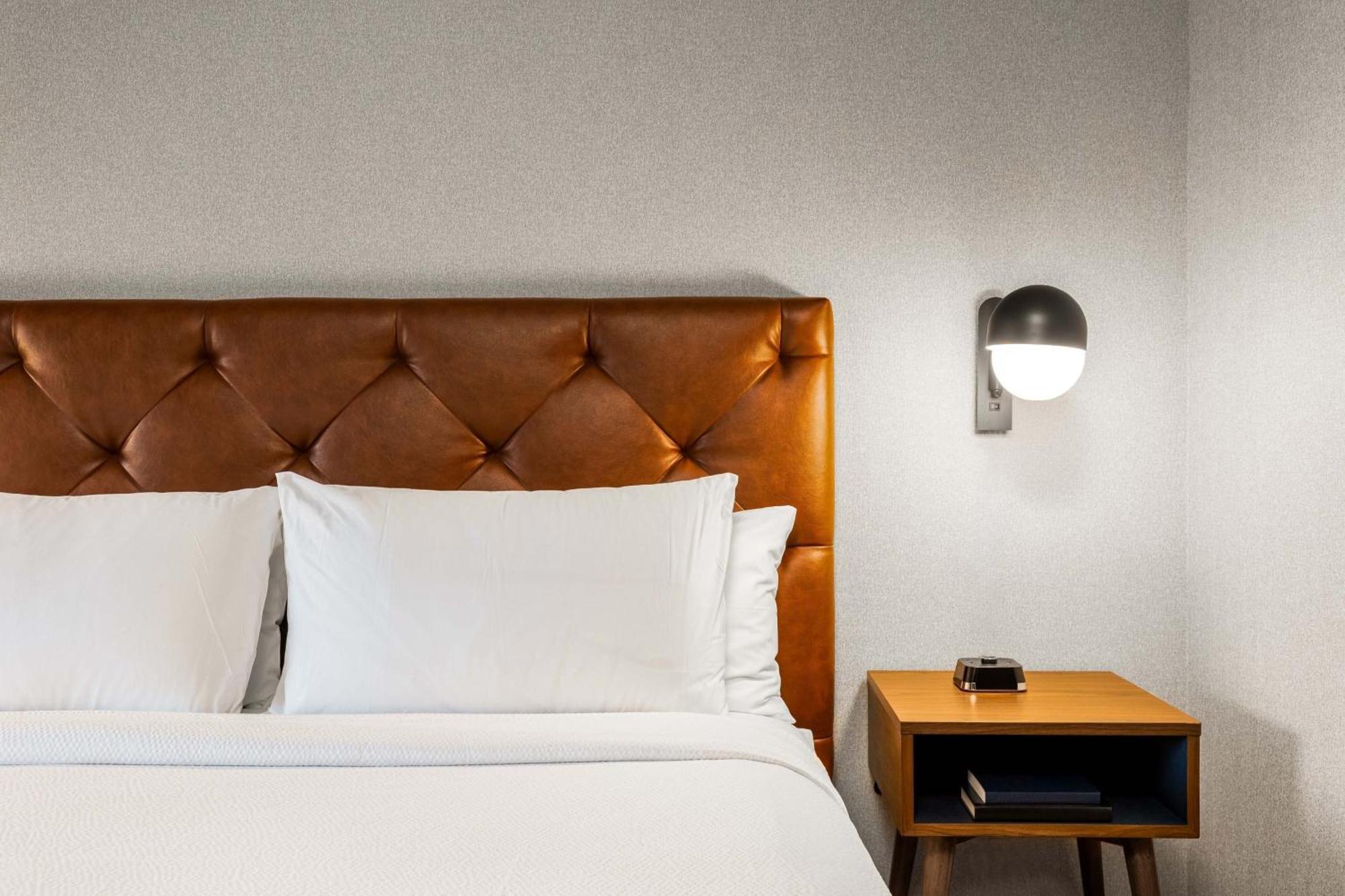Four Points By Sheraton Kelowna Airport מראה חיצוני תמונה