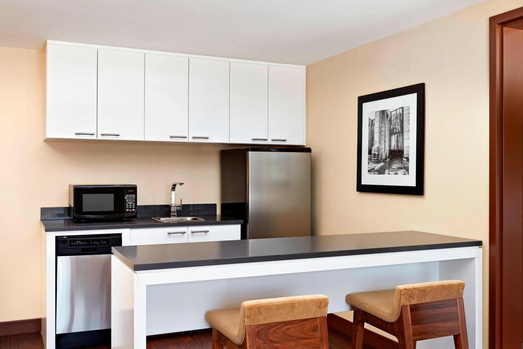 Four Points By Sheraton Kelowna Airport מראה חיצוני תמונה