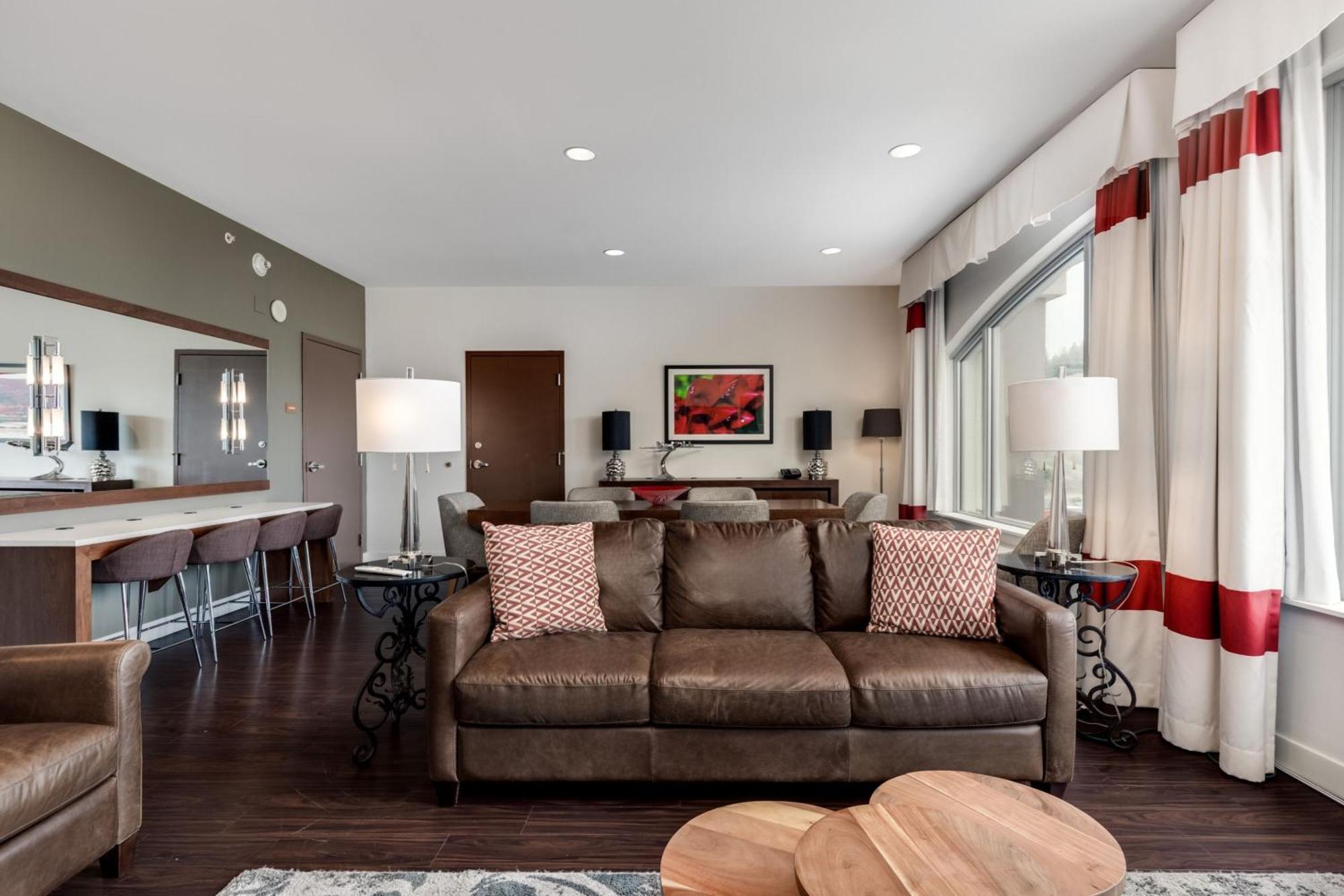 Four Points By Sheraton Kelowna Airport מראה חיצוני תמונה