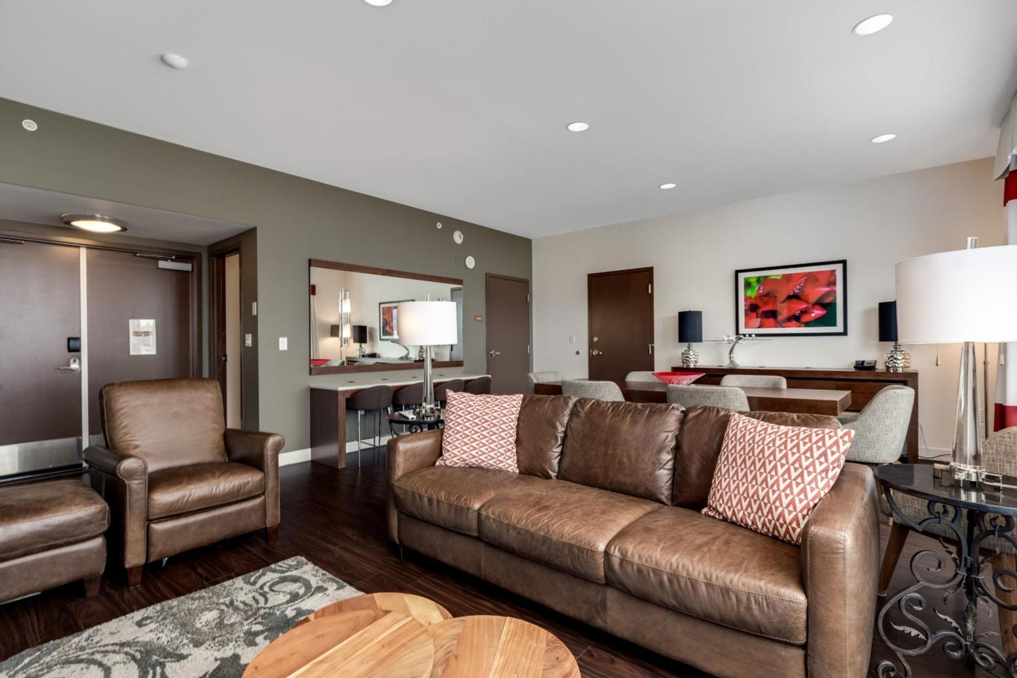 Four Points By Sheraton Kelowna Airport מראה חיצוני תמונה