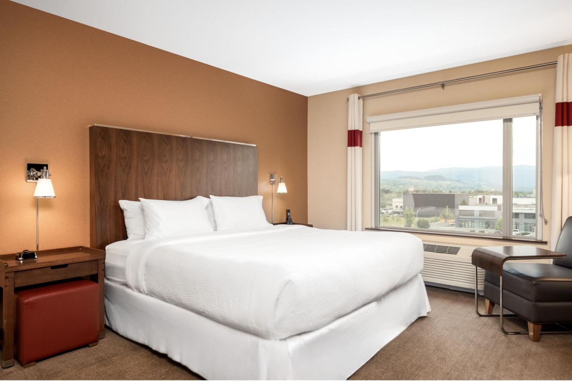 Four Points By Sheraton Kelowna Airport מראה חיצוני תמונה