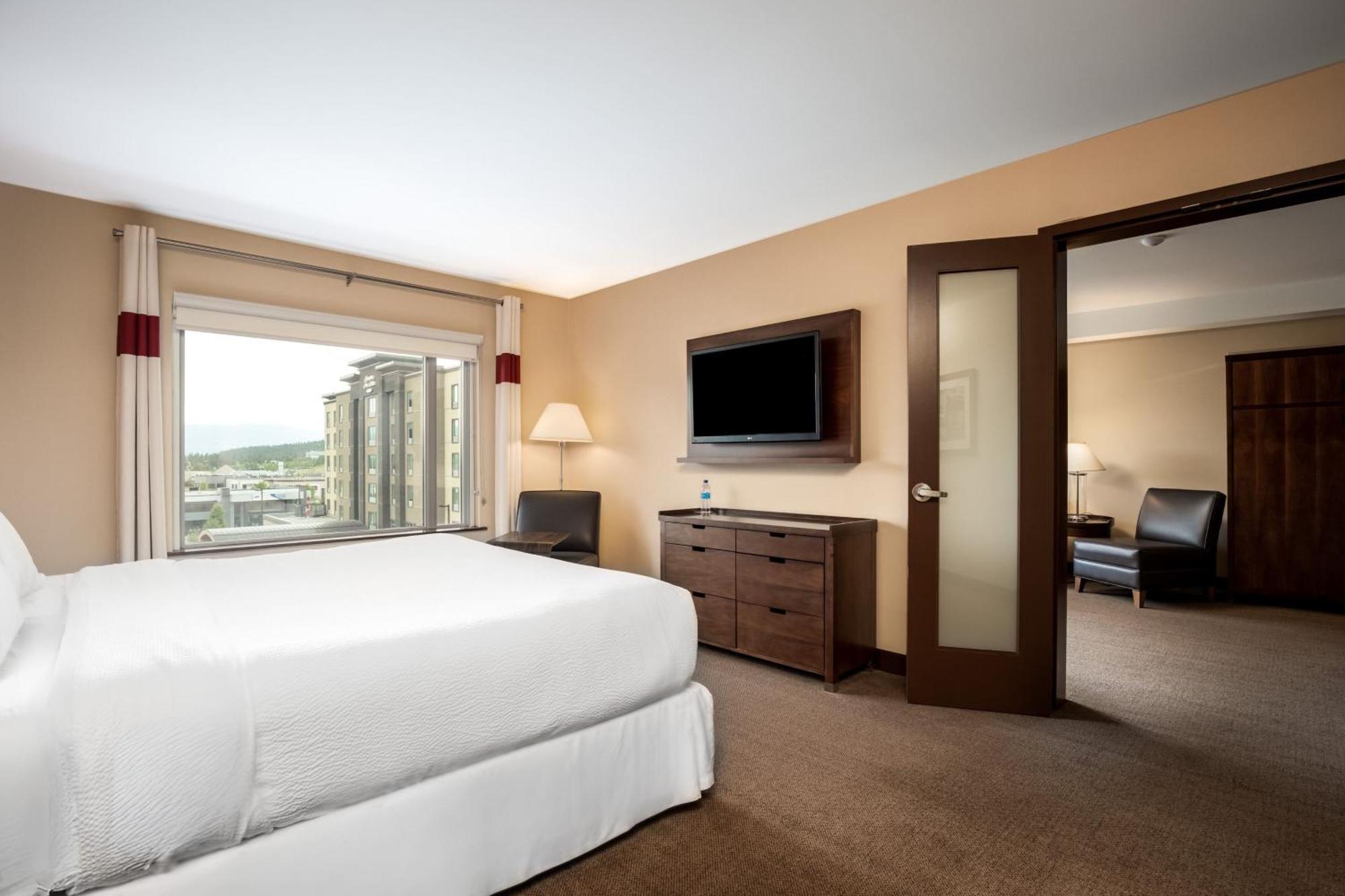 Four Points By Sheraton Kelowna Airport מראה חיצוני תמונה