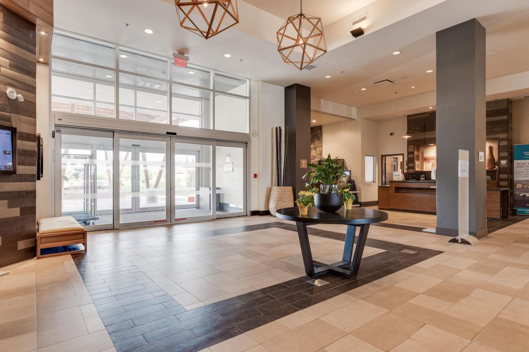 Four Points By Sheraton Kelowna Airport מראה חיצוני תמונה