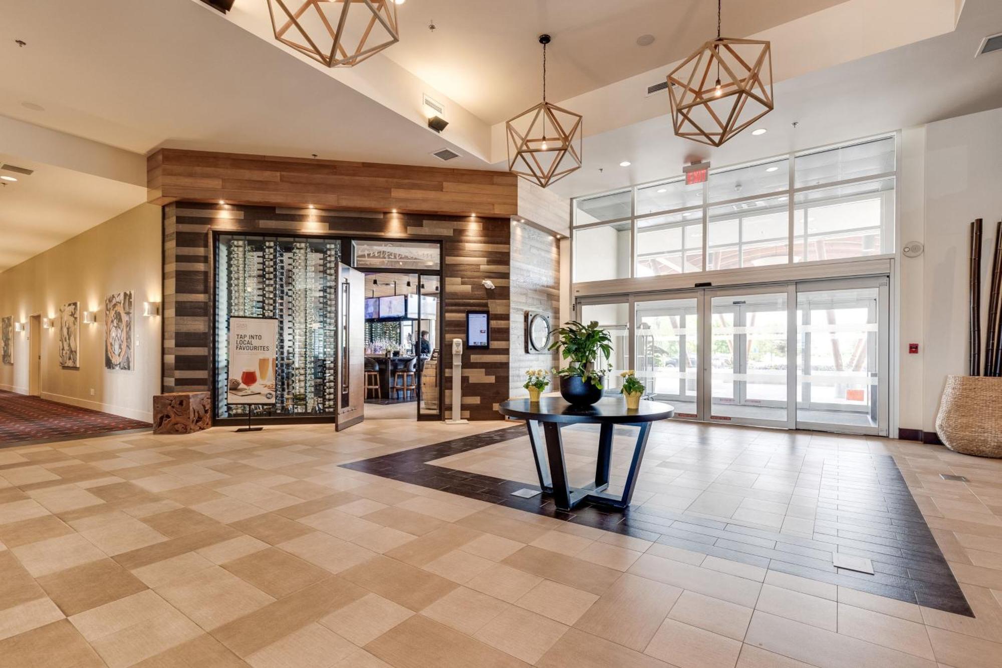 Four Points By Sheraton Kelowna Airport מראה חיצוני תמונה
