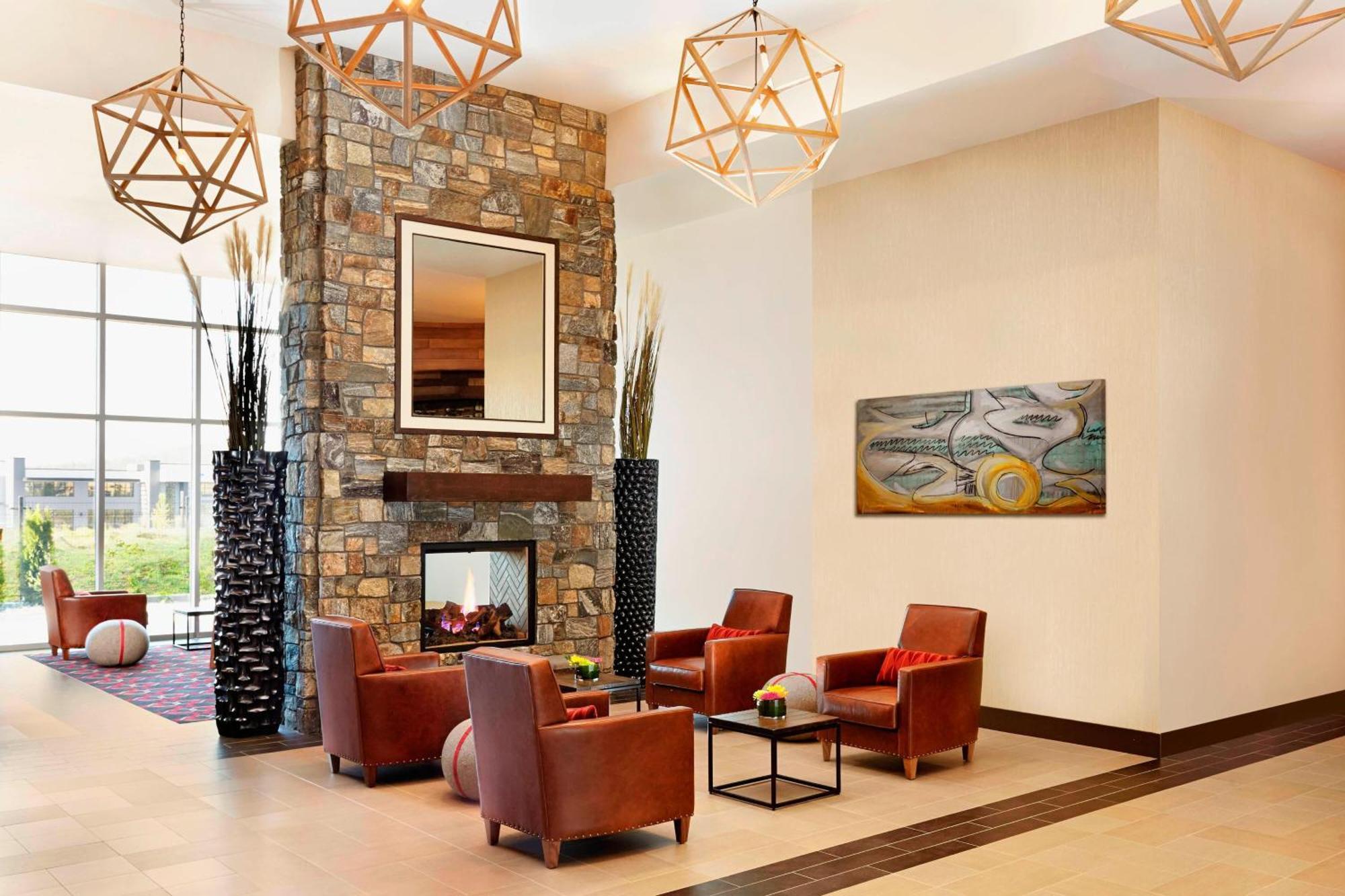 Four Points By Sheraton Kelowna Airport מראה חיצוני תמונה