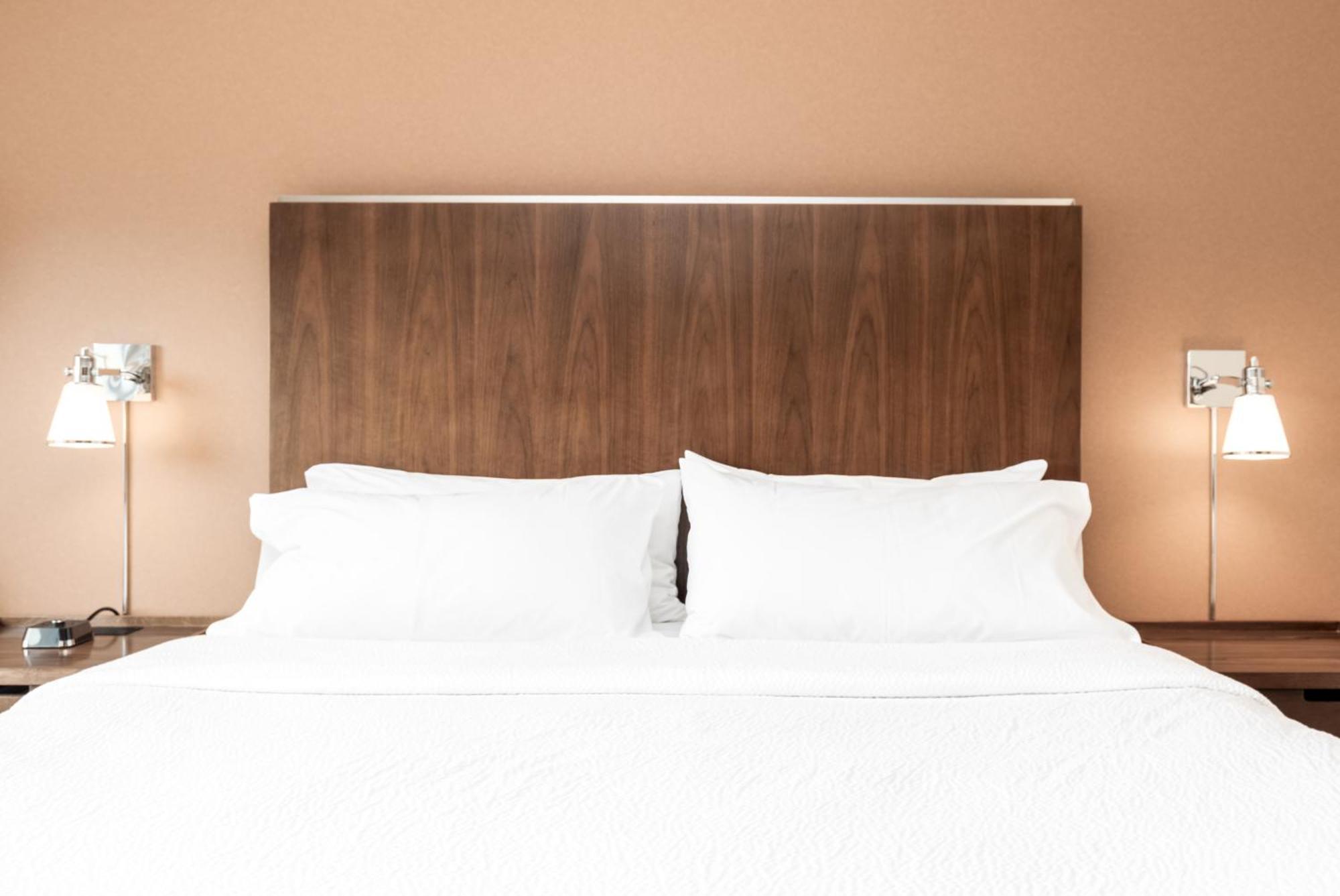 Four Points By Sheraton Kelowna Airport מראה חיצוני תמונה